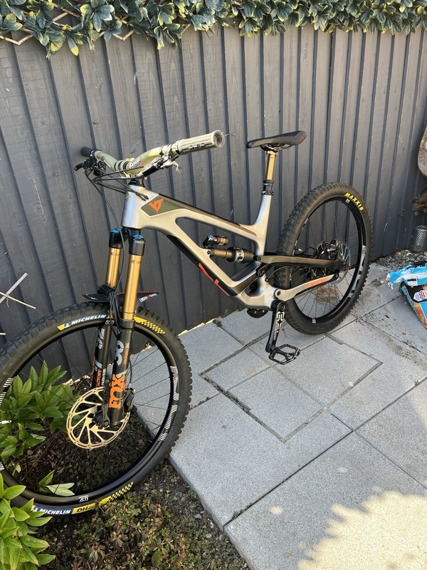 Yt Capra Pro Race