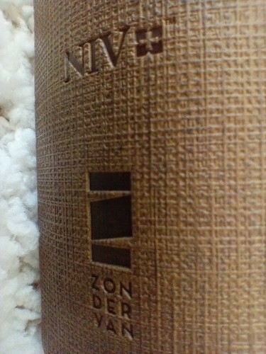 NIV - WOMEN'S DEVOTIONAL BIBLE, Brown & Pink Faux Leather Like New 2012 - Foto 11 di 12