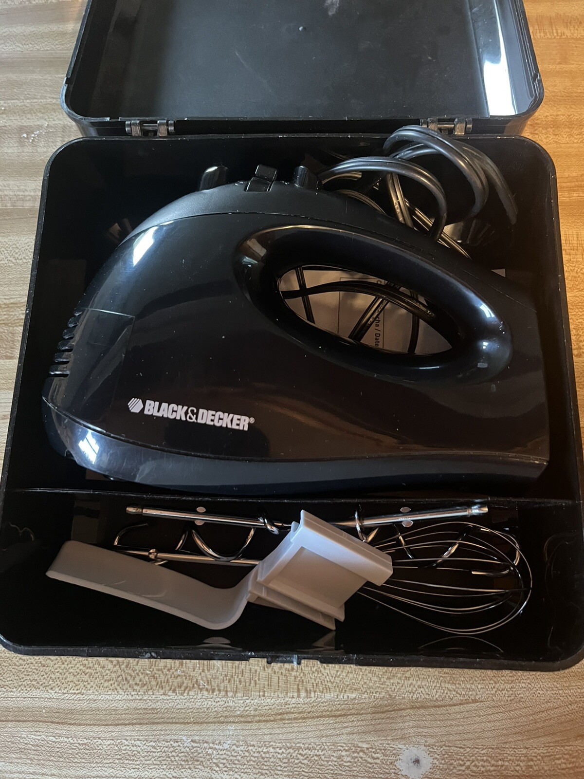 KITCHEN HAND MIXER, BLACK & DECKER, black plastic case, MODEL MX217