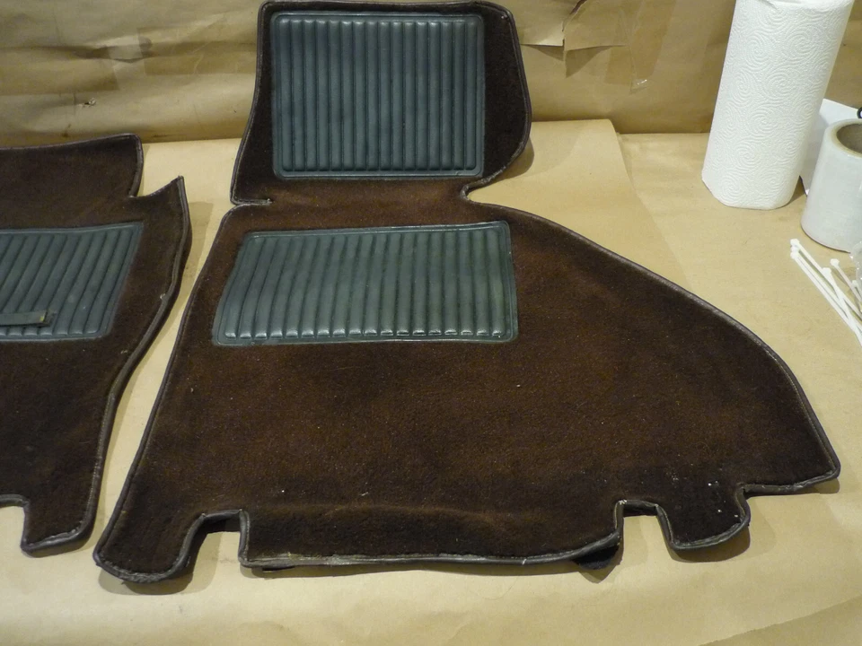 Ferrari Testarossa - Conjunto de tapetes dianteiros/tapetes de assoalho - Original de fábrica OEM marrom - Imagem 3 de 4