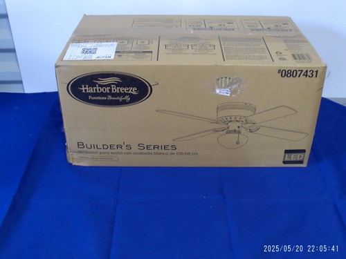 "New" Harbor Breeze 42" White Finish Ceiling Fan Builder Series w/LED Light - Picture 3 of 4