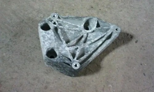 Opel Zafira A 1.8 16V Elegance Halter Träger Klimakompressor 90581524