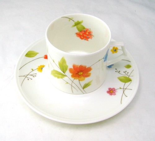 Juego(s) tazas y platillos Mikasa Bone China Narumi Japón JUST FLOWERS A4182 EXCELENTE - Imagen 2 de 12
