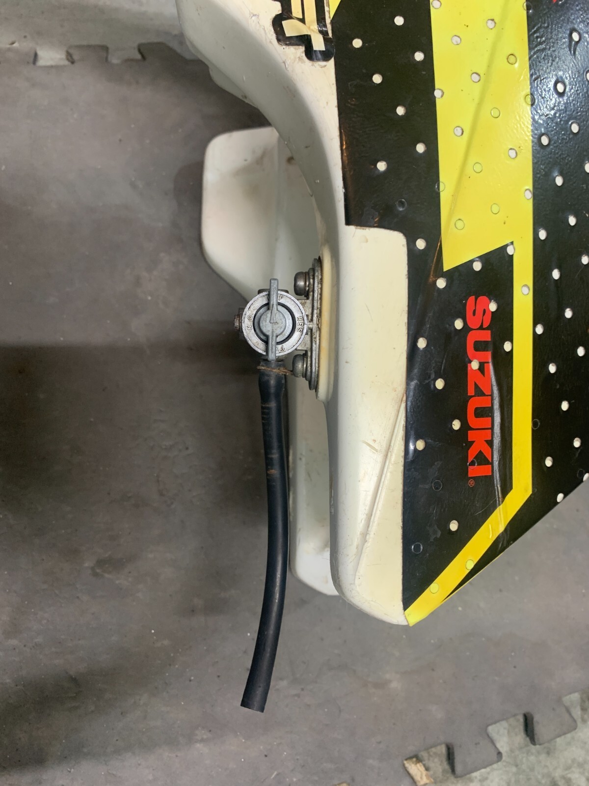 Suzuki DR350 Gas Fuel Tank with cap and valve from 1997 DR350 (fits