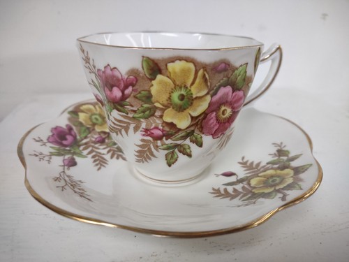 Rosina Bone China Teacup and Saucer Made In England Yellow Rose no 4999 Gold - Picture 4 of 10