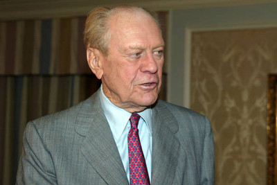 Cokie Roberts of NPR ABC interviews former President Gerald Ford - 2003 Photo 4