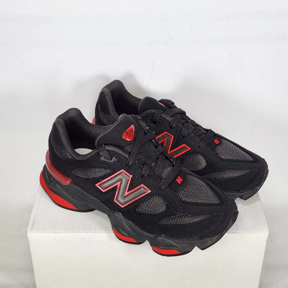 Talla 3 Niños Grandes - New Balance 9060 - Negro Cemento / Rojo Verdadero - PC9060JR Foto 2 de 4