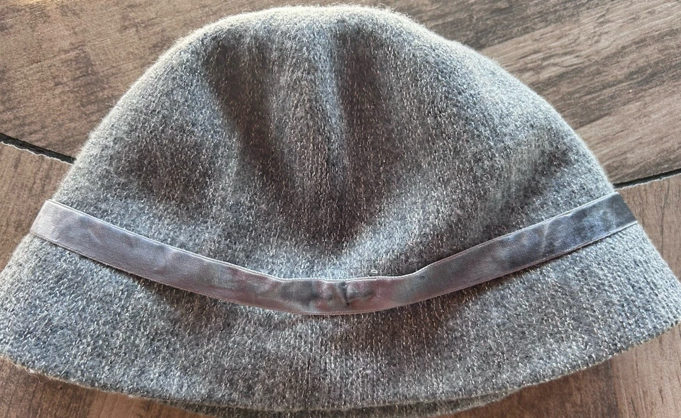 Sombrero August mezcla de lana con lazo.  Sistema operativo gris con rosca metálica plateada Foto 2 de 4