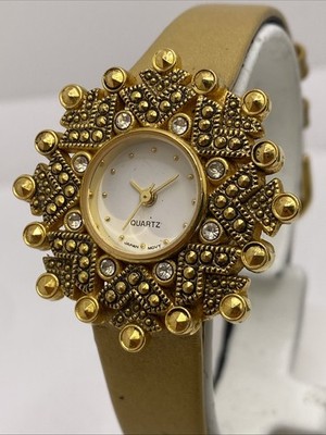 Vintage Avon Womens Gold Flake Watch Works New Battery