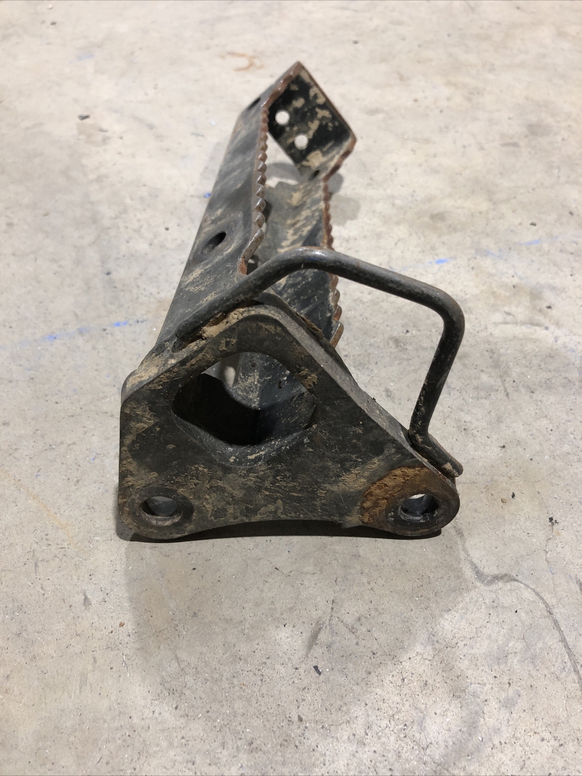OEM 0413 YAMAHA YFZ450 YFZ 450 FOOT PEG REST RH R RIGHT STOCK CARB