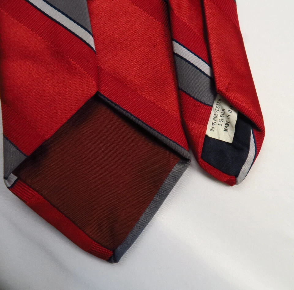 Corbata de cuello para hombre roja gris a rayas diagonales mezcla de poli seda hecha en EE. UU. 56x3 Foto 3 de 4