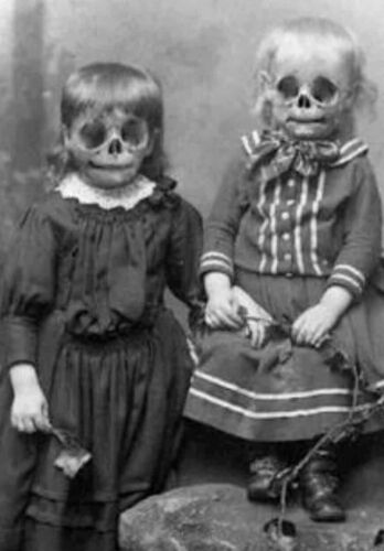 Antique Halloween Photo 1827 Oddleys Strange & Bizarre - Picture 1 of 2