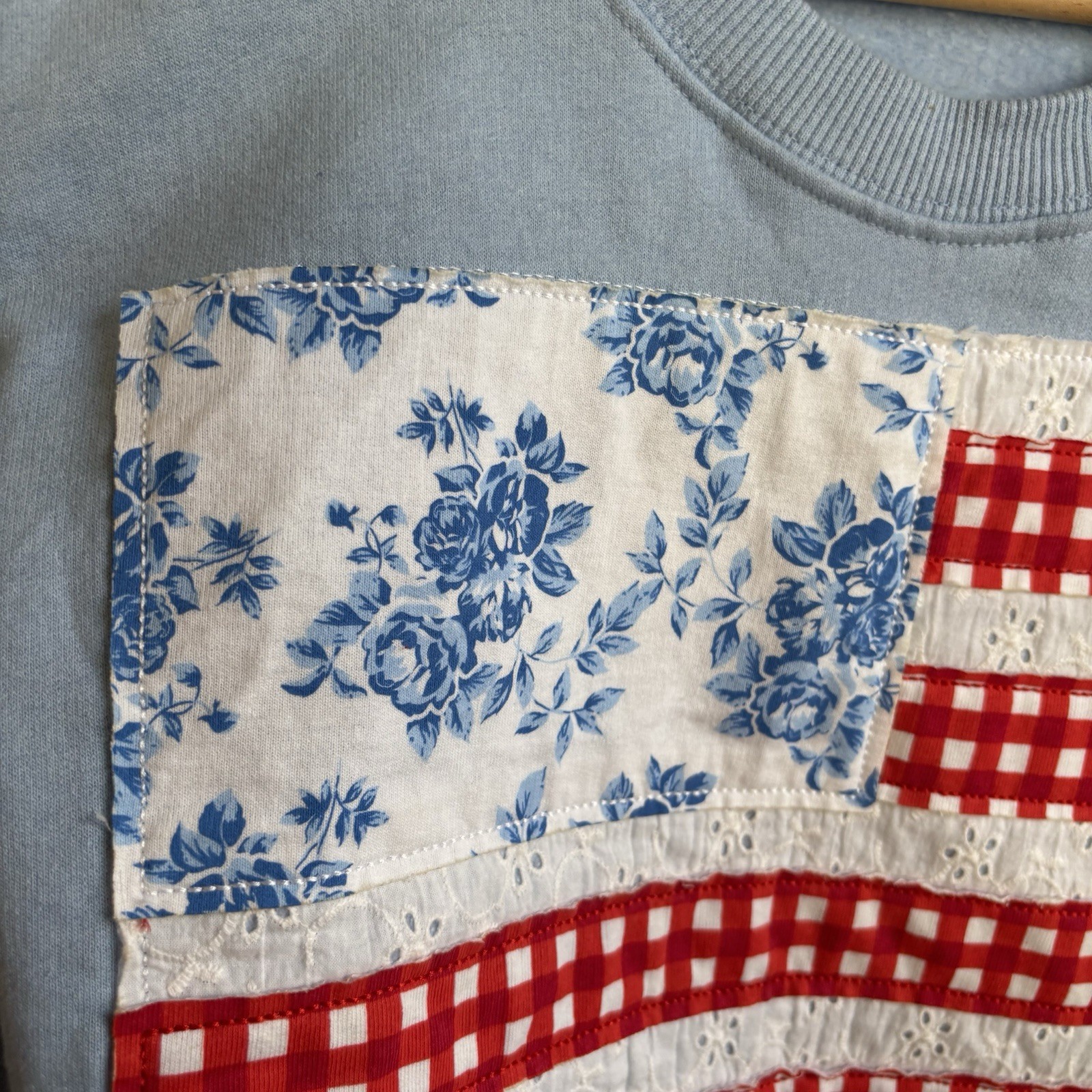 Women’s XL Messy Bun Just Chillin Cropped Blue Sweatshirt Patchwork Flag Flaw image 4