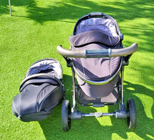 Egg 2 Just Black Pram & Carrycot Bundle c/w Rain Covers & Screen Mesh