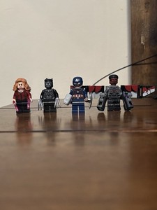 LEGO Marvel Avengers: Endgame Final Battle (76323) only 4 minifigures