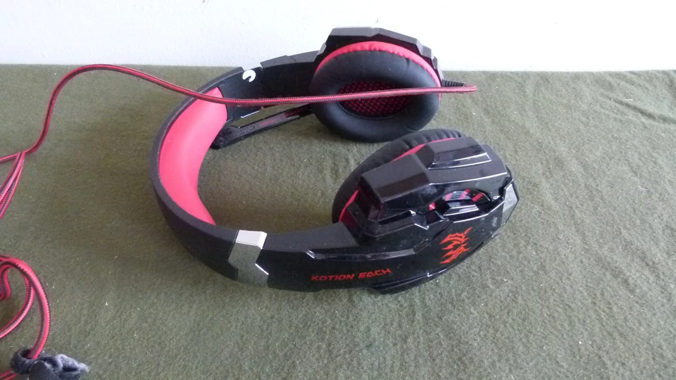 Kotion Each G9000 Gaming Headset with Mic Over Ear Headphones - Image 4 of 4