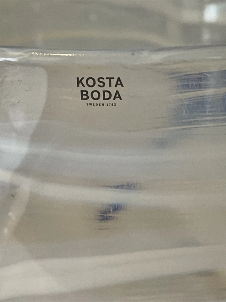 Jarrón Kosta Boda blanco contraste 8X6 pulgadas diseñado por Anna Ehrner Foto 3 de 4