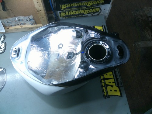 TRIUMPH SPEED TRIPLE 1200 RR PETROL FUEL TANK BLACK WHITE W/ GOLD PINSTRIPE 2023 - Picture 8 of 9