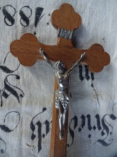 schönes altes Standkreuz Kruzifix Jesus Messing Figur, Eiche -Stuben Kreuz INRI - Bild 9 von 23