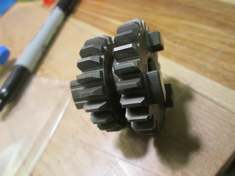 Yamaha OEM - TRANNY TERCER PIÑÓN ENGRANAJE - 1979+80 YZ80 / 2X6-17131-00 Foto 3 de 4