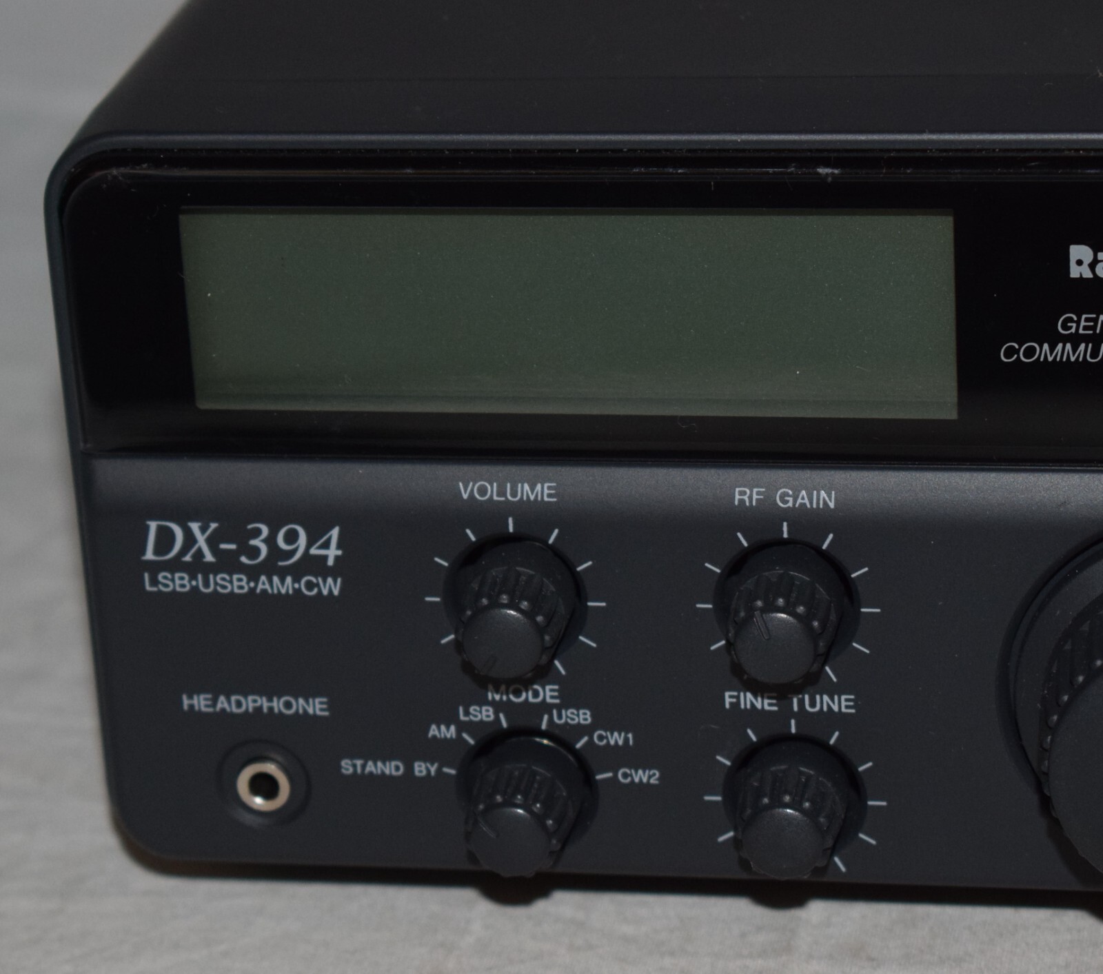 Radio Shack DX394 General Coverage Communications Receiver in Original