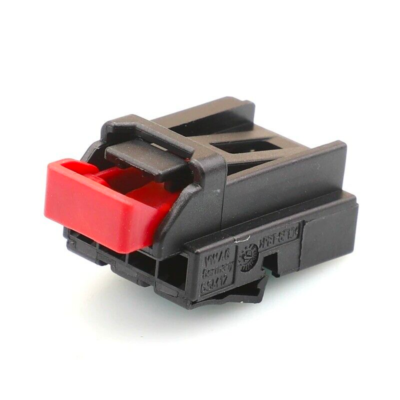 Rood Achterlicht Op Een Moderne Auto Met Bezinning De Lichte Auto Van De Close Up Achter Rode Staart 97304140 Rood Achterlicht Op Een Moderne Auto Met Bezinning De Lichte Auto Van De Close Up Achter Rode Staart 97304140