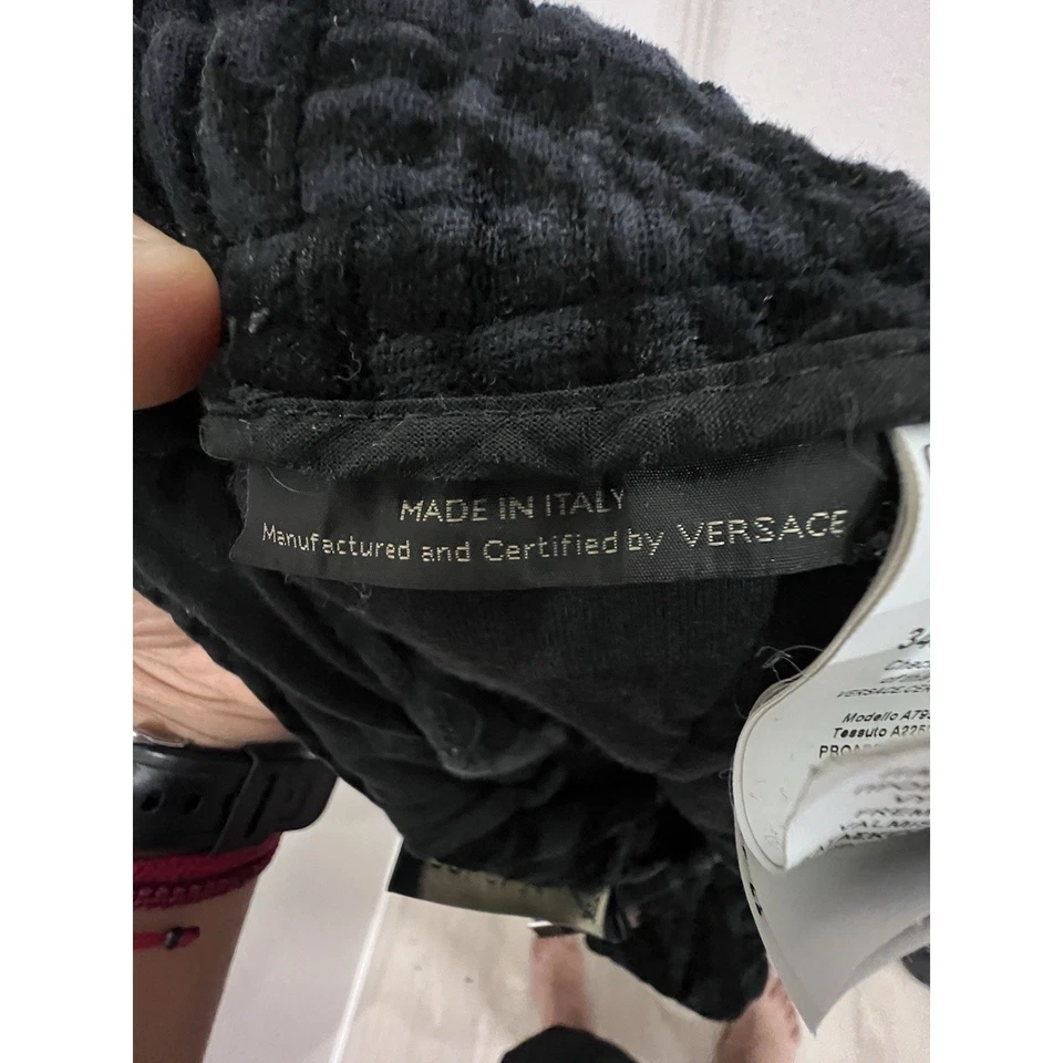 Pantalones Jogger Versace Terciopelo Estampado Barroco Salón Italia Foto 3 de 4