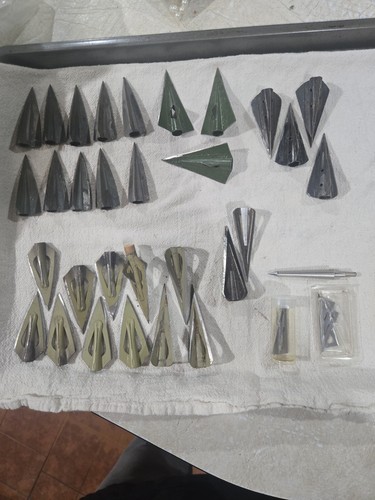 Vintage lot of 30 new and used broadheads