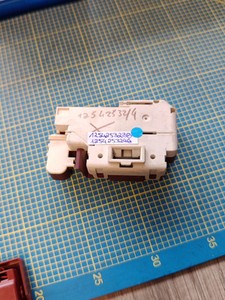 AEG Electrolux Trockner Türverriegelung Verriegelung Tür  1254253238  1254253246