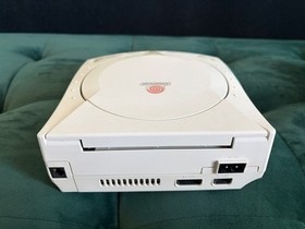 TESTED Sega Dreamcast Console Bundle + 2 Controllers, 2 Blue VMUs, 5 Games