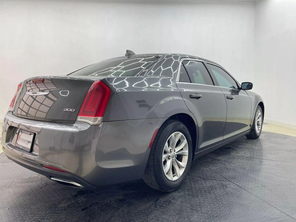 2016 Chrysler 300 300 Limited Sedan 4D - Image 4 of 4