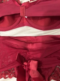 Victoria's Secret unlined 36 C  BRA SET M garter panty RED Lace NEW With Tags