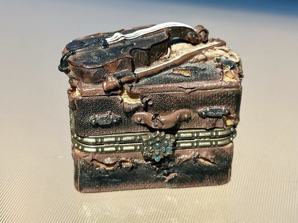 A working hinged trinket box with a 3D sculpted violin and bow on the lid — charming, musical, and genuinely quirky.