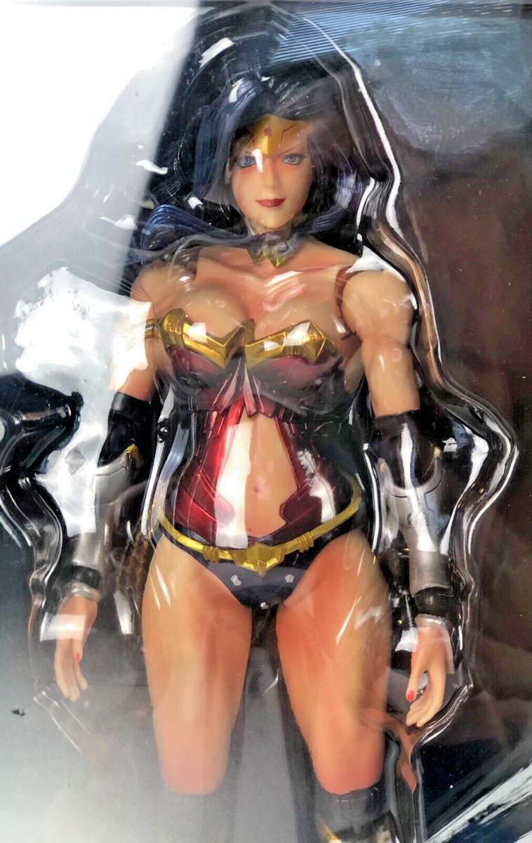WONDER WOMAN (No 2) Figure DC Comics Variant Play Arts Kai Square
