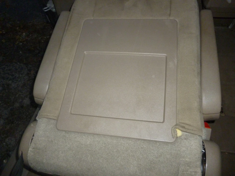 Segunda fila asiento lado conductor tela bronceada Dodge Grand Caravan Chrysler Town & Counter Foto 2 de 3