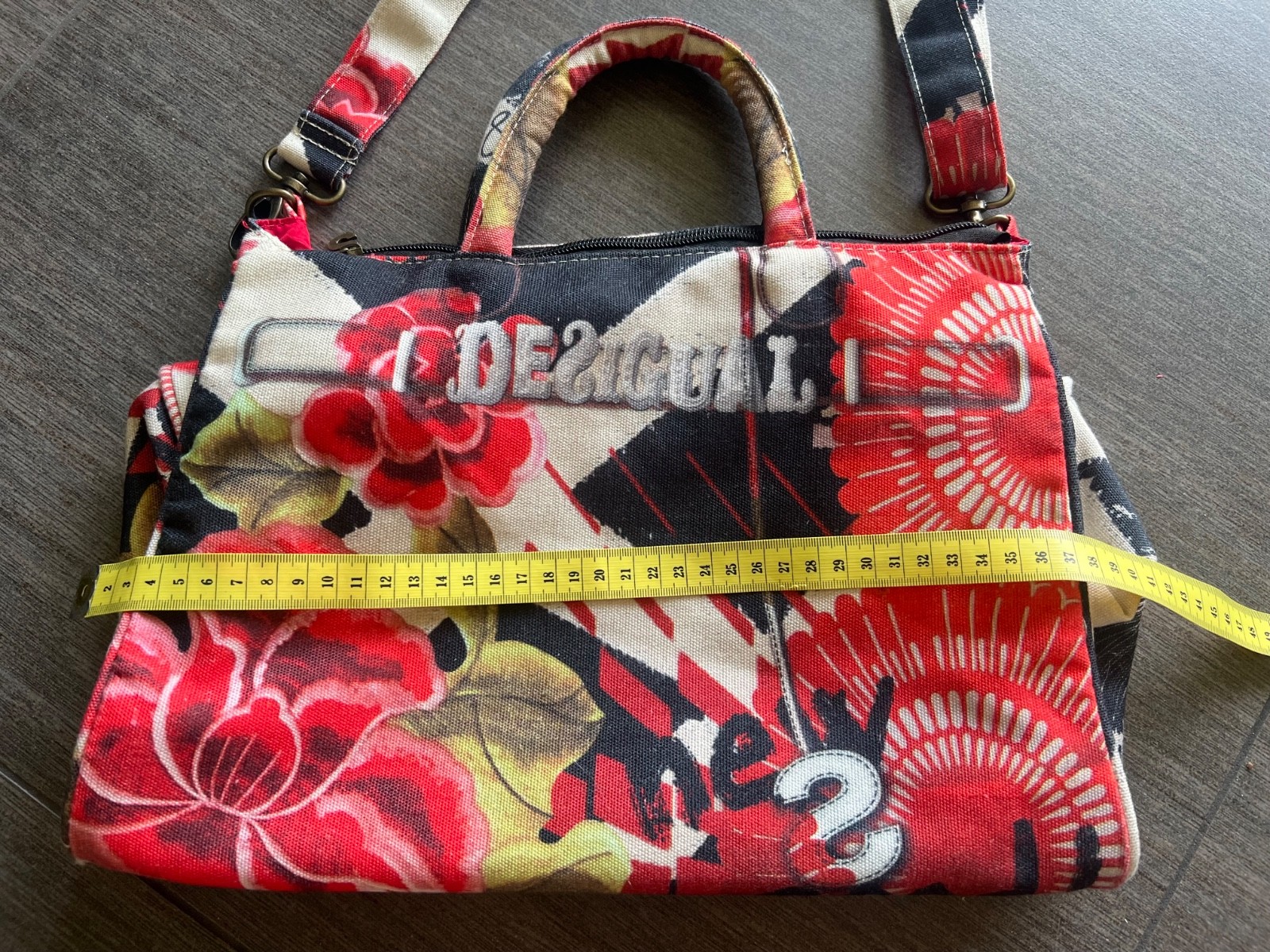 Borsa in tela DESIGUAL, larga circa 38 cm, ottime condizioni