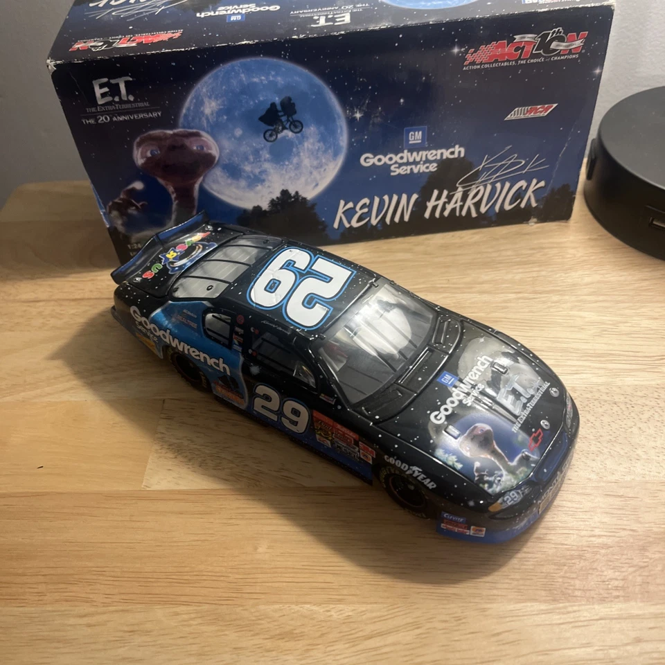 ACTION Kevin Harvick #29 GM Goodwrench/E.T. 2002 Monte Carlo 1:24 Diecast - Image 3 of 4
