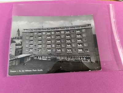 1931Ak Dessau in Sachsen Anhalt, An der Wilhelm-Pieck-Straße, Haus gelaufen 