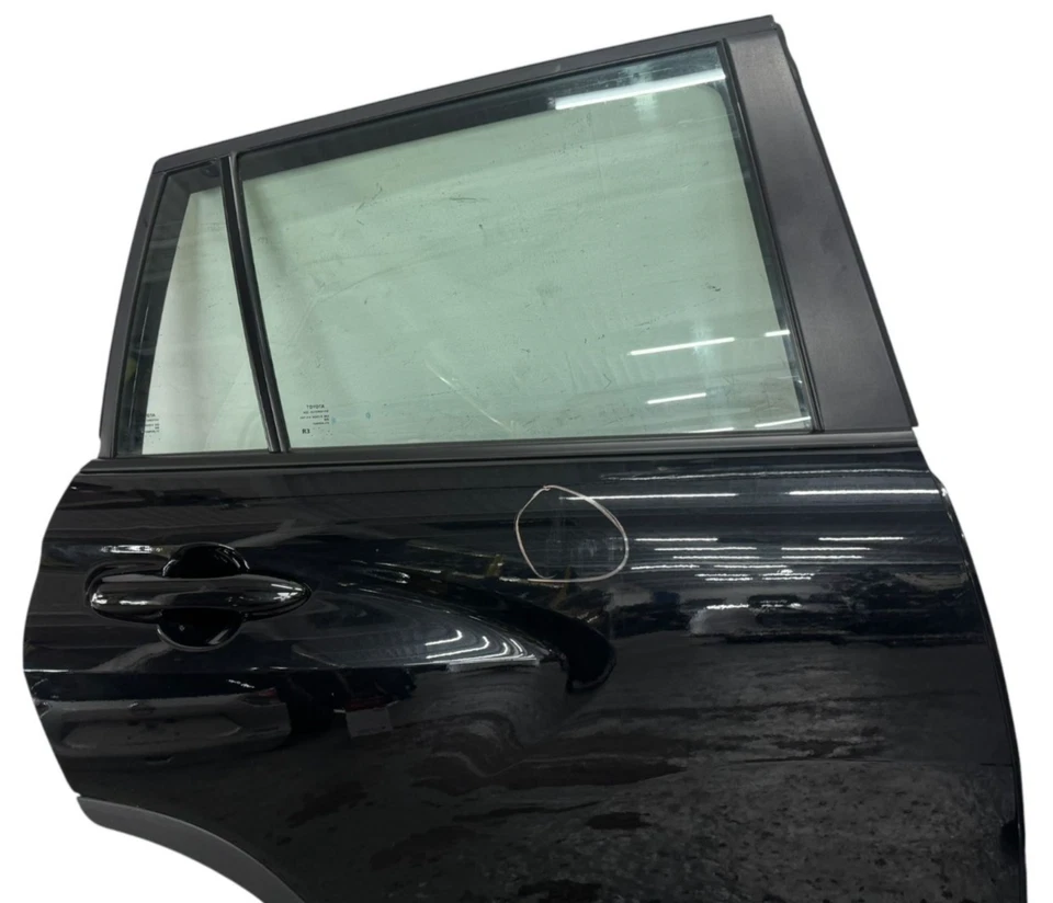 Toyota Corolla Cross 2022-2024 puerta trasera derecha pasajero carcasa negra OEM Foto 3 de 4