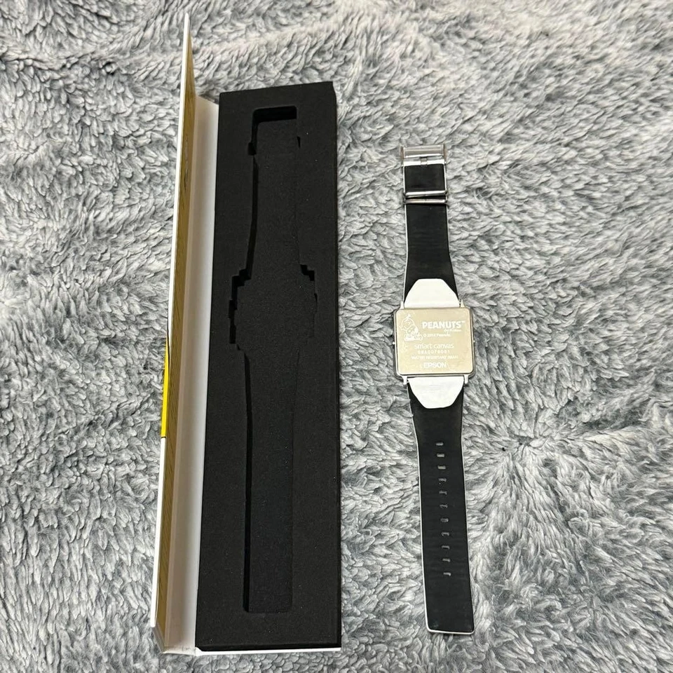 EPSON Smart Canvas Snoopy Digital WatchSnoopy and Charlie Brown - Image 3 of 3