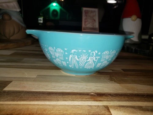 Pyrex Vintage Cinderella Mixing Bowl In Amish Butterprint 1 1/2 QT