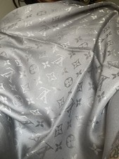 100 Authentic Louis Vuitton GRAY Shawl, Ref M77629. With Newest Tag 