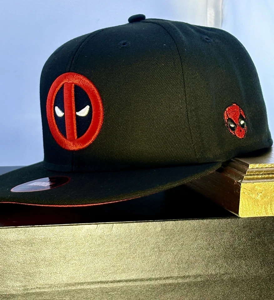 Chapéu ajustável Deadpool Marvel tampas exclusivo 59FIFTY 7 3/8 vermelho UV raro novo com etiquetas raro - Imagem 4 de 4