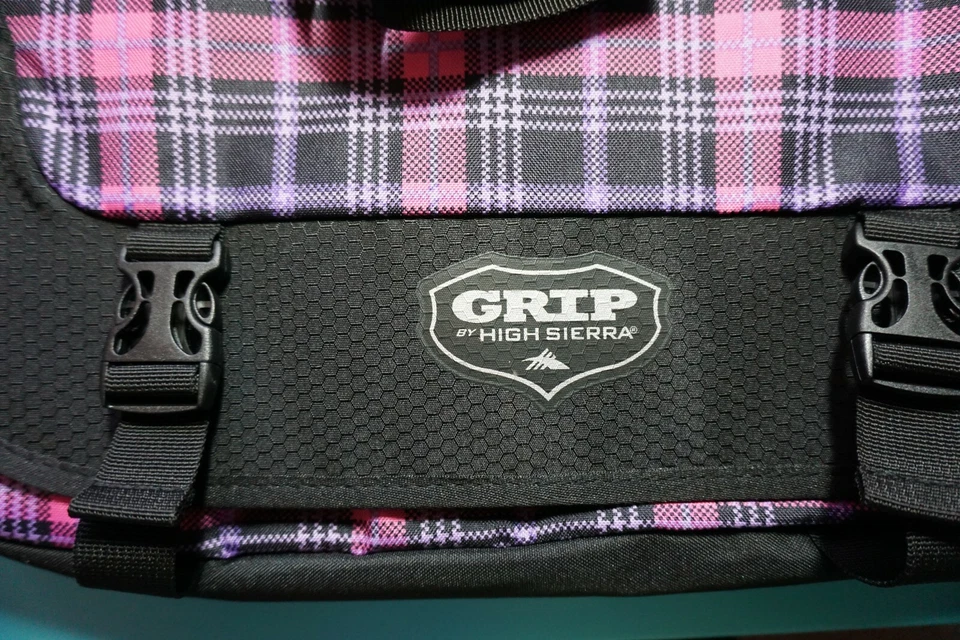 Bolso Mensajero Grip de High Sierra a Cuadros Púrpura Rosa Negro Nuevo Con Etiquetas Foto 3 de 4