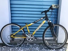 Giant Boulder SE mountain Bike- 14” Cro-Mo Frame- 26” Wheels- Front suspension