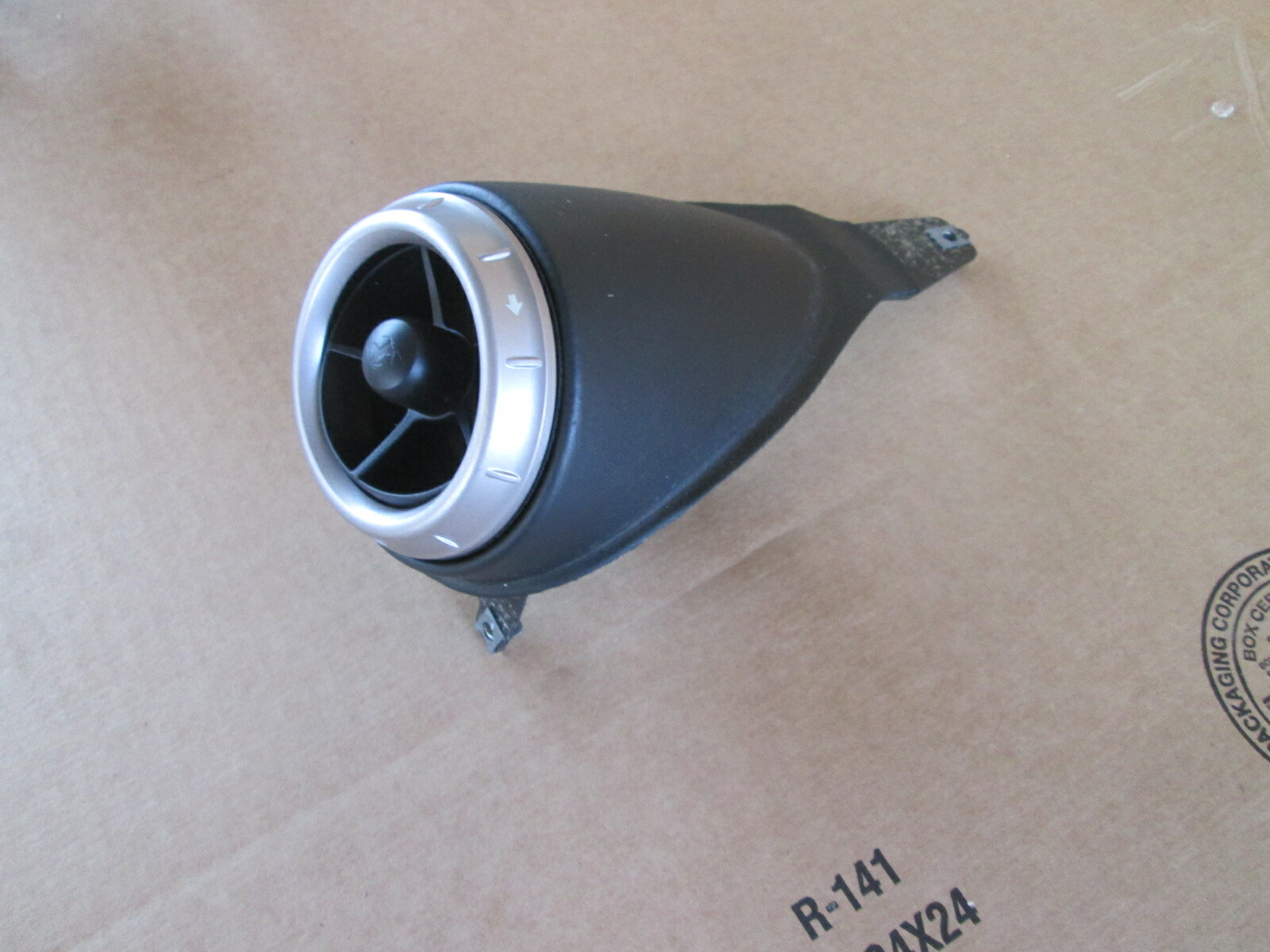 Ferrari California - Outer Dash Air Vent / Diffuser 80802400