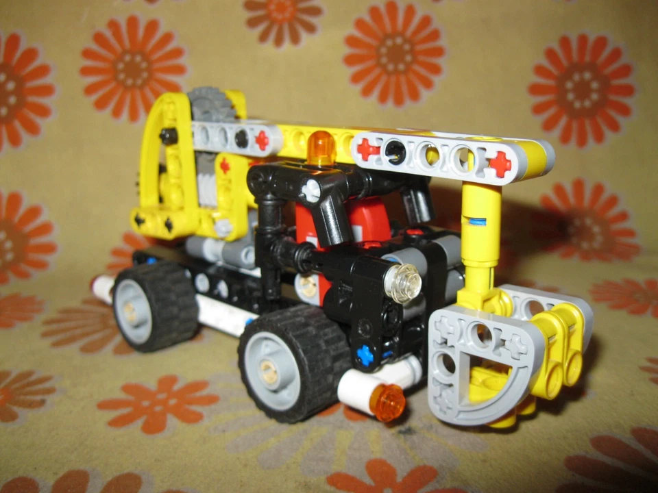 LEGO Technic 42031 Cherry Picker, photo 4 sur 5