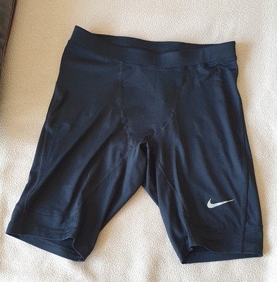 Nike / Dri-Fit / Laufen / Hose / Herren / kurz / L