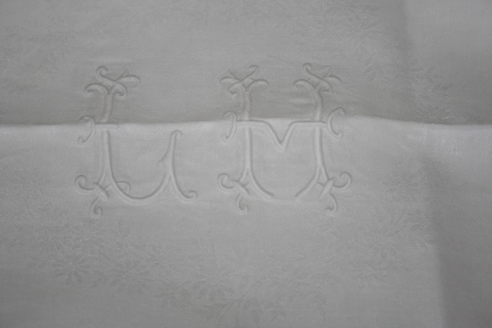 Nappe ancienne damassée /Monogrammée L H - 212x170cm - Photo 2/2