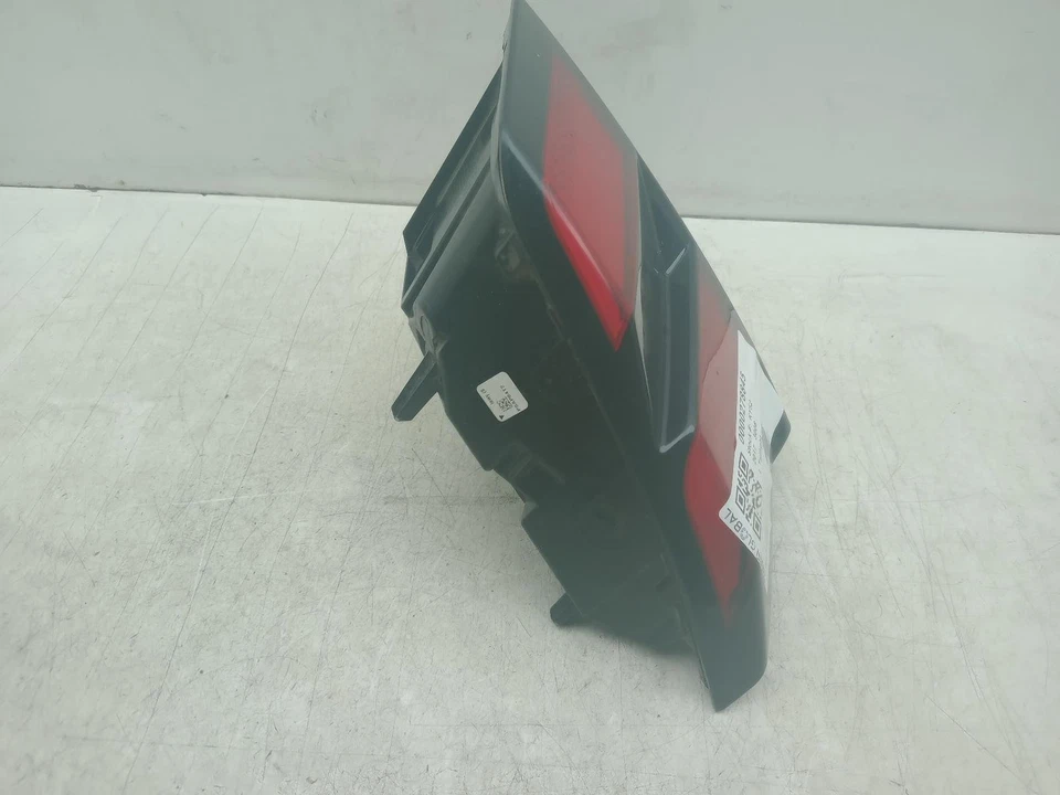 PILOTO TRASERO INTERIOR IZQUIERDO PEUGEOT 3008 9810477880 MK2 P84 2016 - 2024 Foto 4 de 4